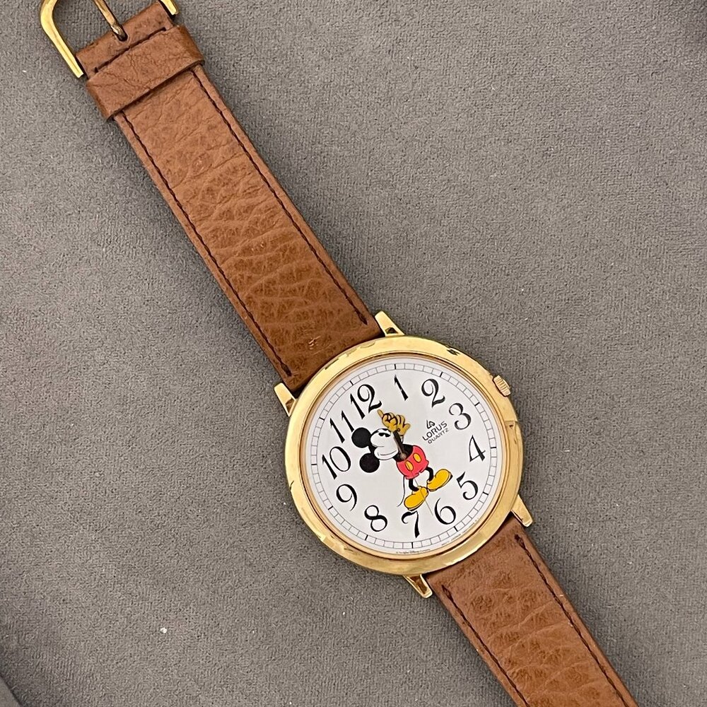 Vintage Lorus Mickey Mouse Disney Oversized 44mm Watch V501-0A20 - Working!